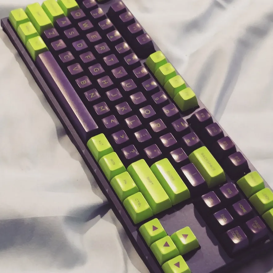 Linear regression fit and Bayes decision boundary between two Gaussian classes