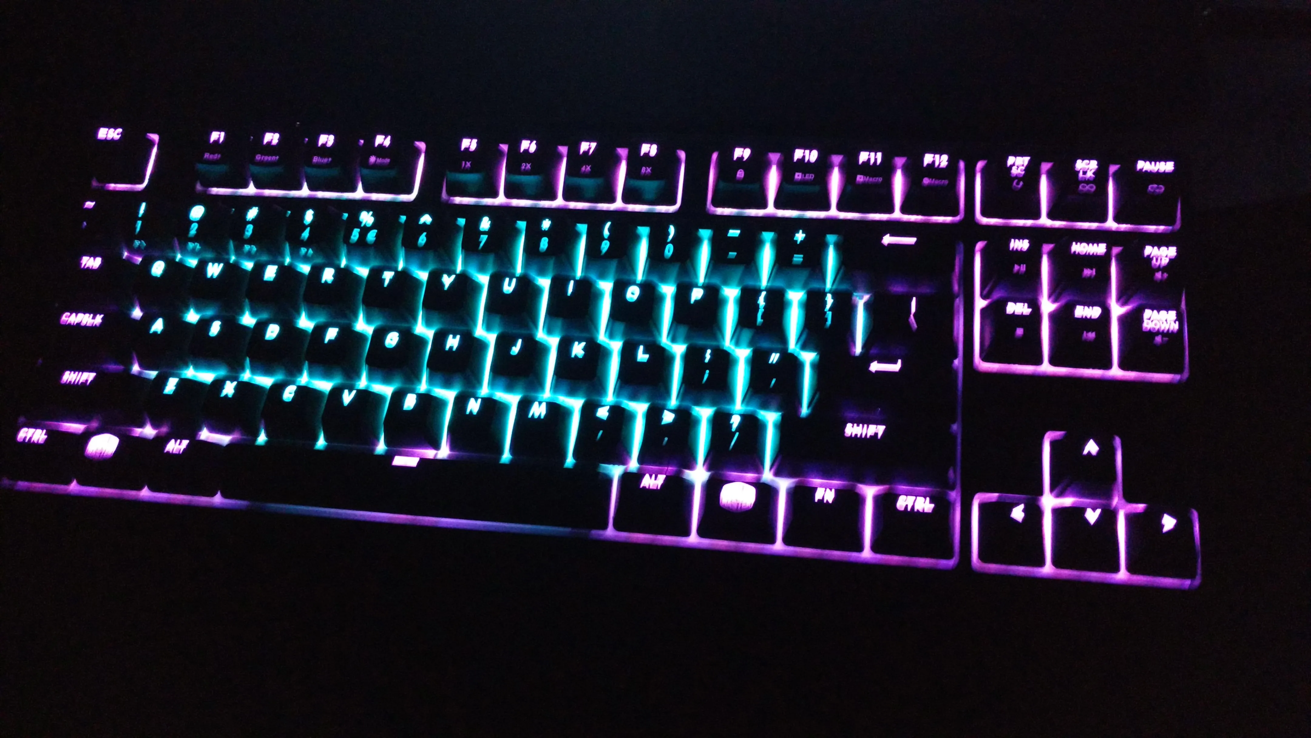 Concurrent threads coordinating diners and cooks in a restaurant simulation